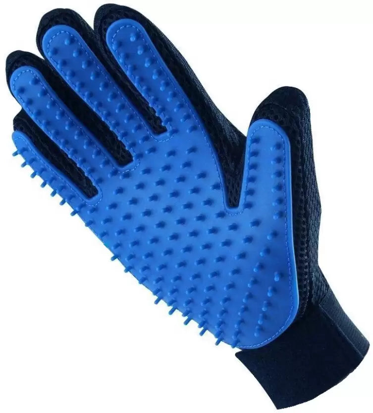 Pet Grooming & Deshedding Glove Remove Loose Fur While You Pet — No More Struggling With Brushes.