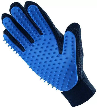 Pet Grooming & Deshedding Glove Remove Loose Fur While You Pet — No More Struggling With Brushes.
